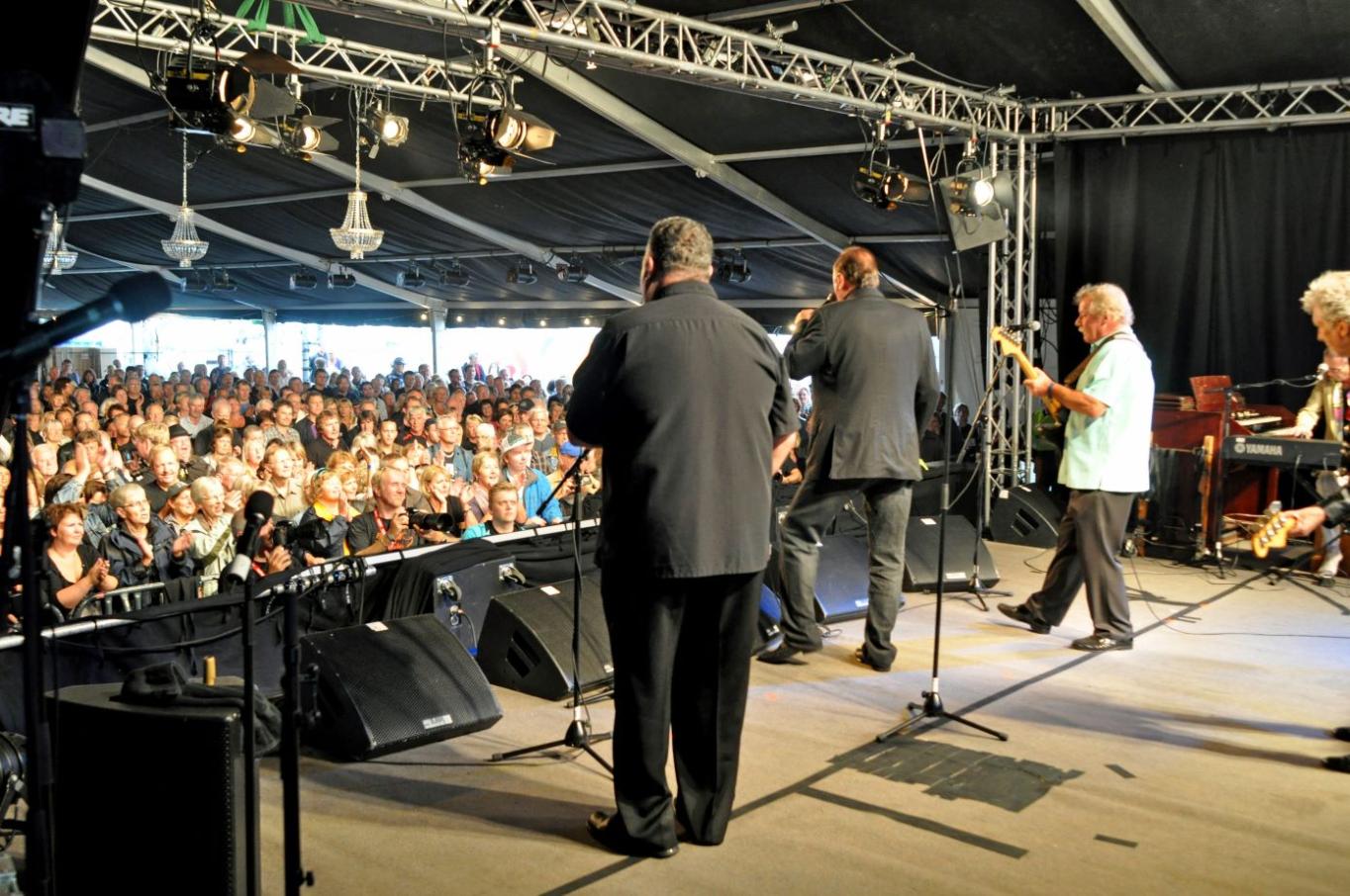 Billettsalget på 28.500 er ifølge lokalavisen Telen 3000 flere solgte billetter enn forrige rekordår. Bildet er fra en konsert med kanadiske Downchild Blues Band under Notodden Blues Festival fra et tidligere år.